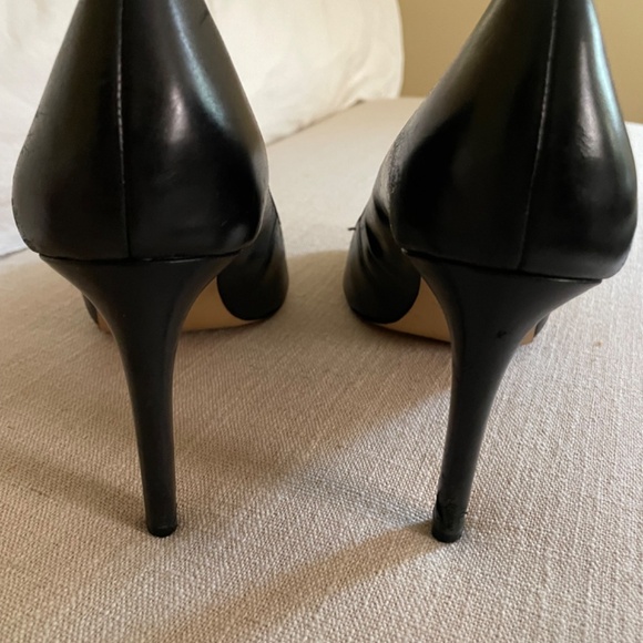 Black Ann Taylor Pumps with an Animal Print Vamp - Picture 5 of 7